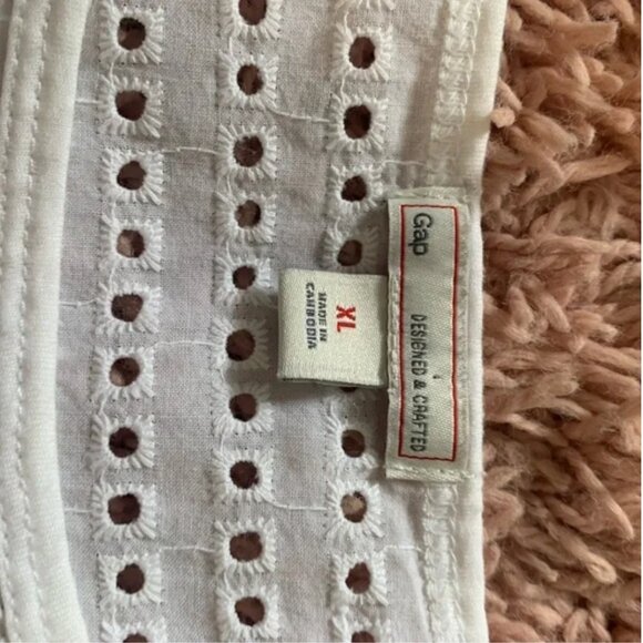 Gap White Eyelet Tank – XL | Effortlessly Chic - Picture 9 of 13